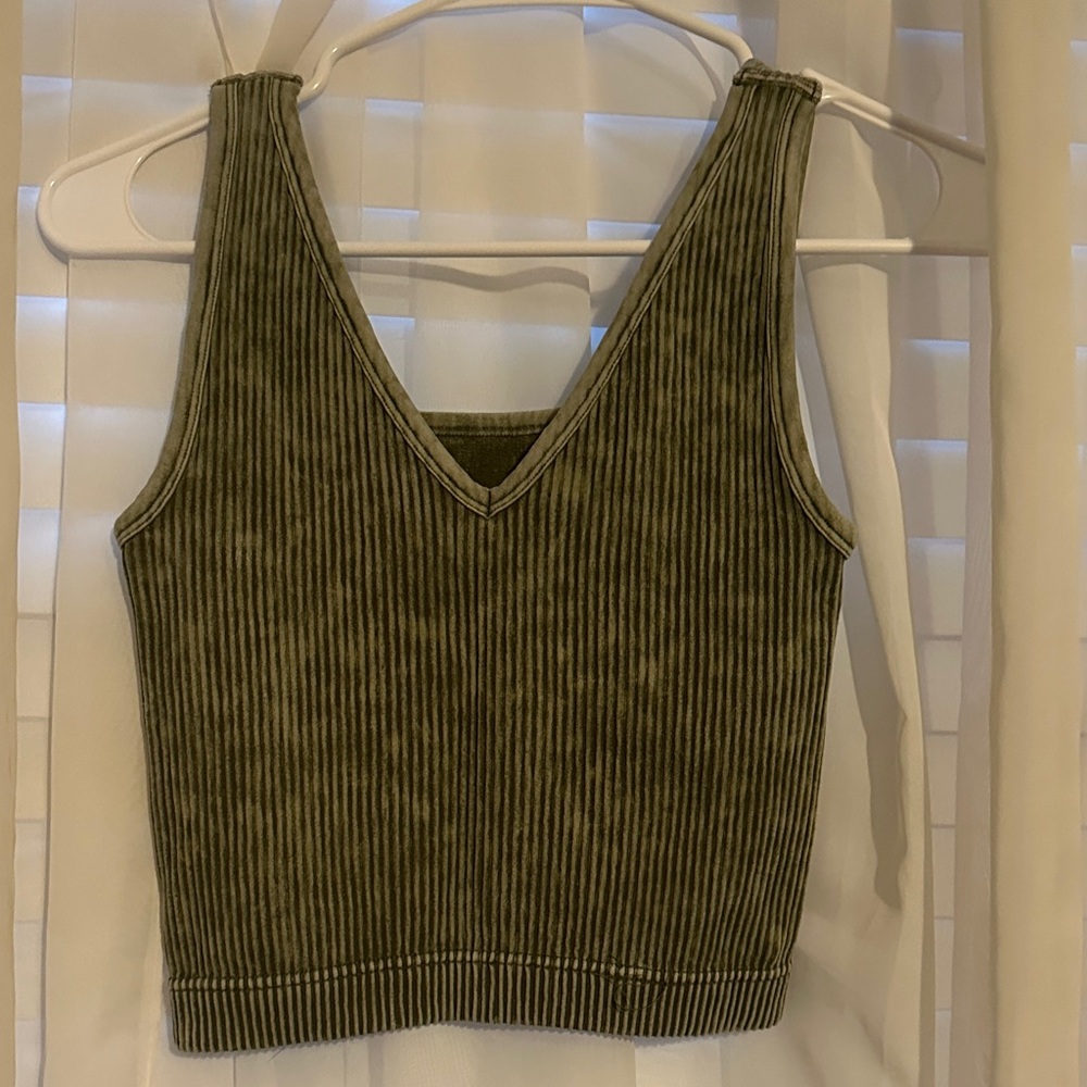 NWOT Zenana Ribbed V-Neck Tank Top in Olive